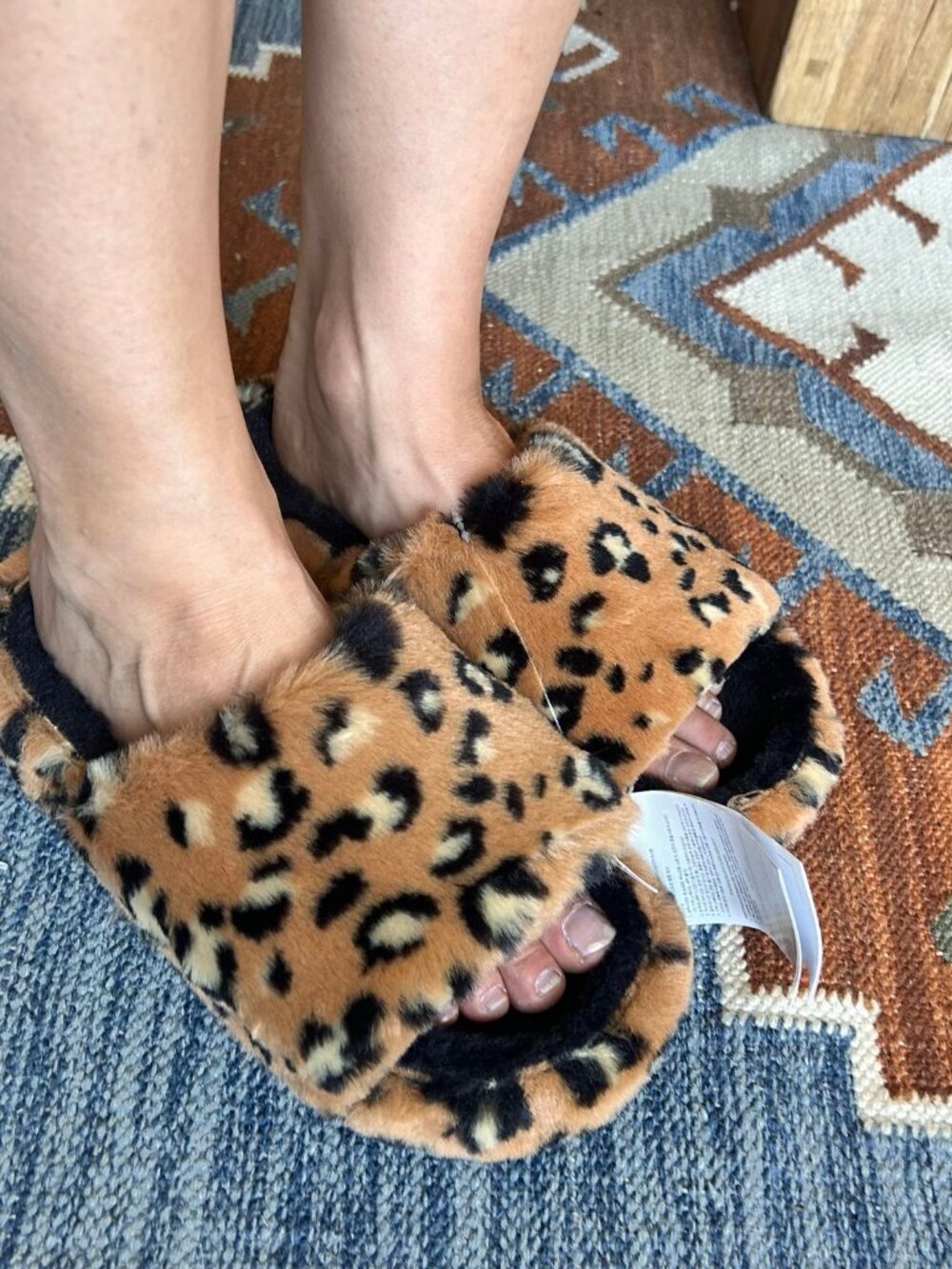 NEW Crocs slippers furry animal print women’s size 6 -7 SO CUTE! Soft fur - Picture 5 of 7